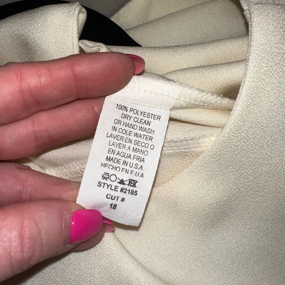 EUC‎ Girls Size 18 Elegant Cream Sleeveless MIDI Dress with Bow Accents
